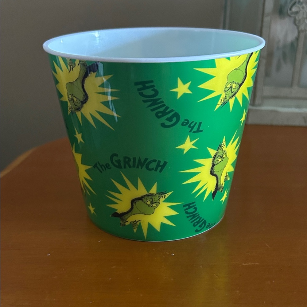 The Grinch Green and Yellow Party Cup